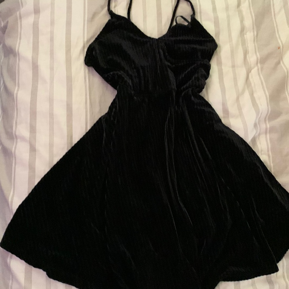 Forever 21 black dress 😍